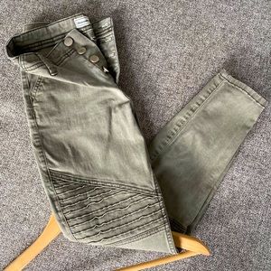 🌴Abercrombie & Fitch Olive Skinny Jeans🌴